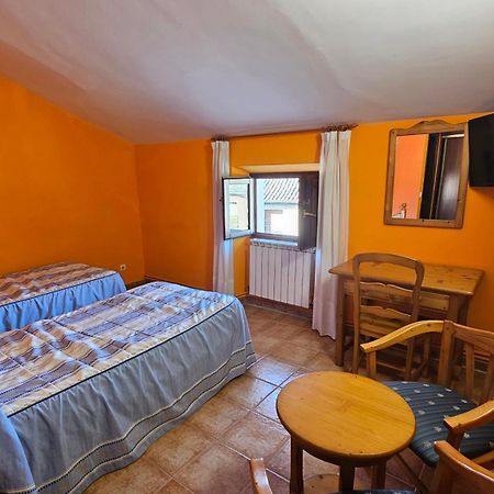 Hostal Albe Карион де лос Кондес Екстериор снимка