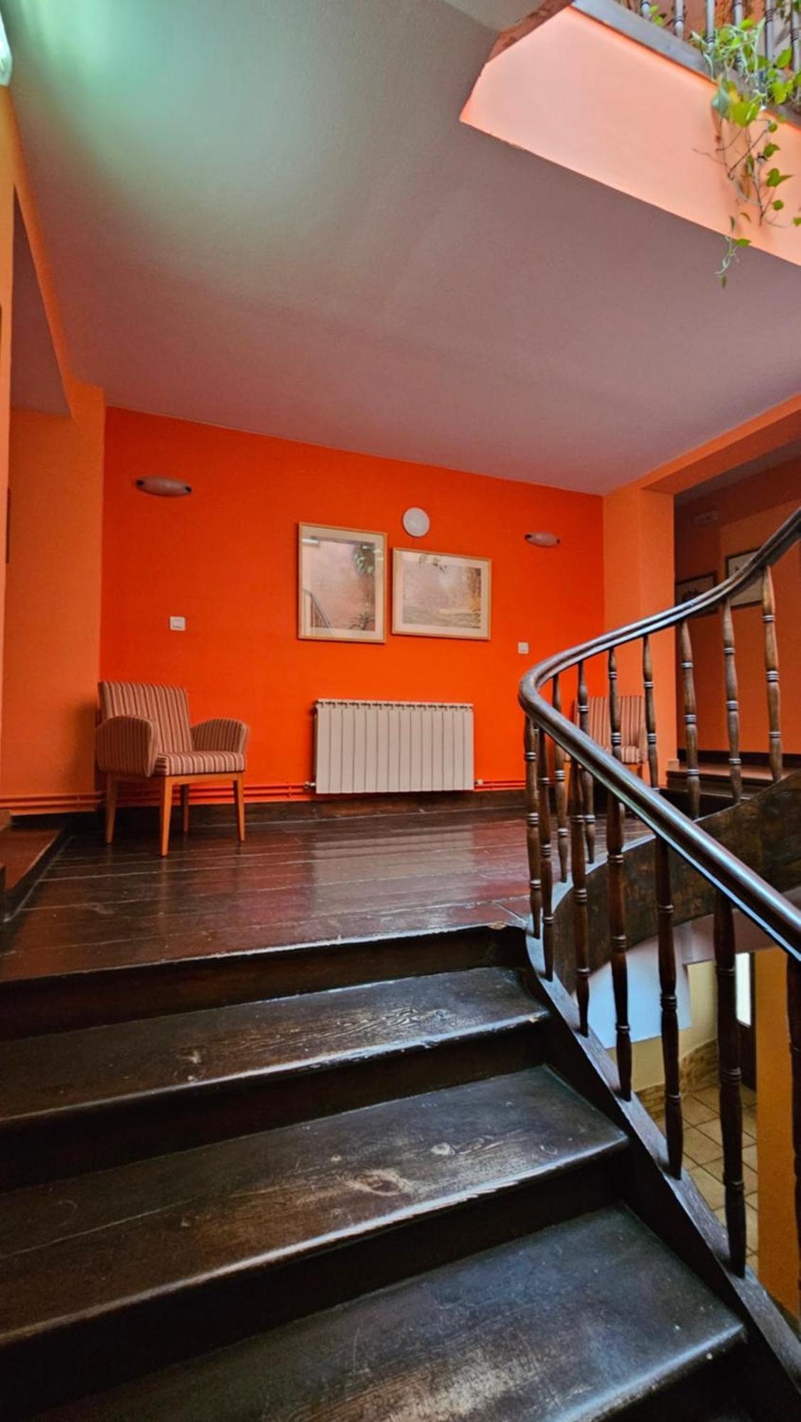 Hostal Albe Карион де лос Кондес Екстериор снимка