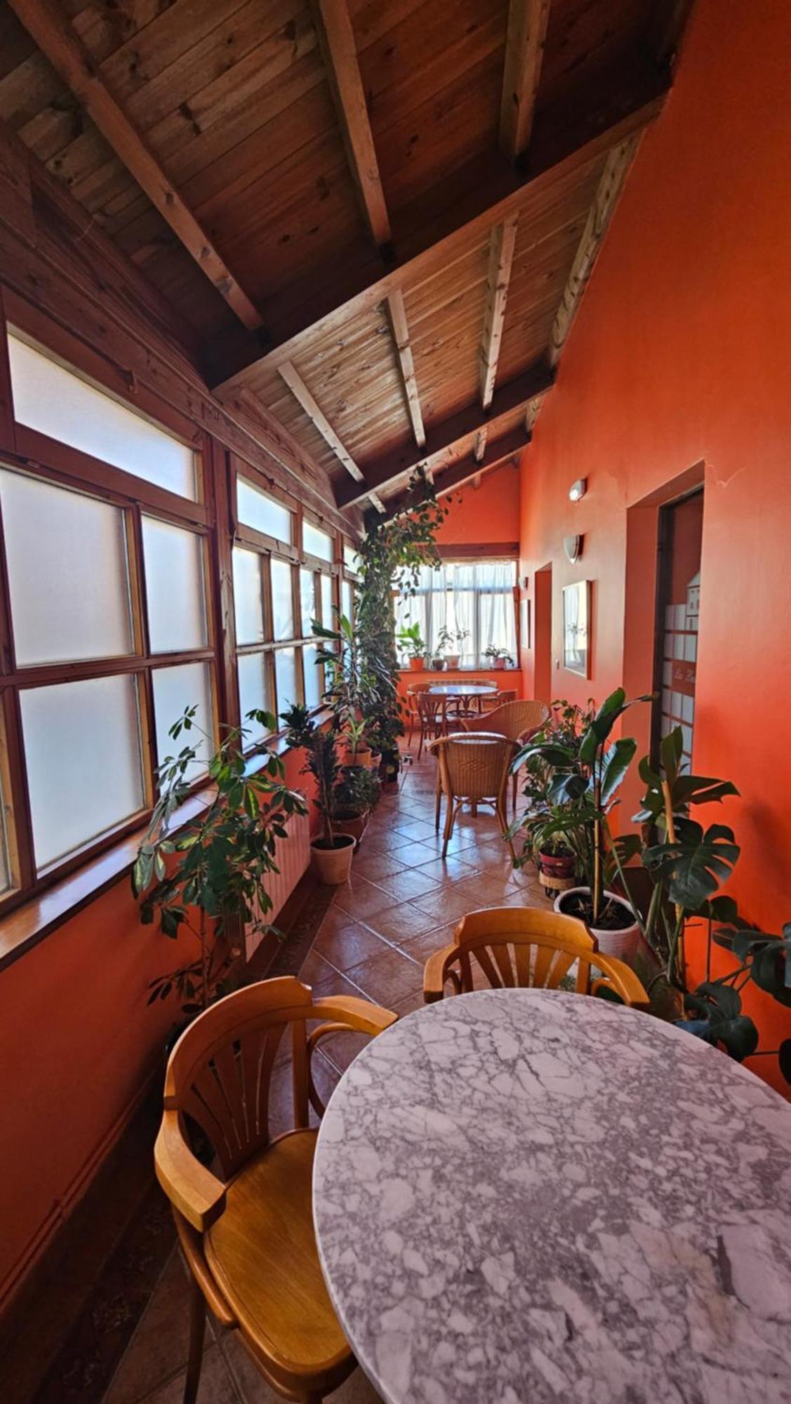 Hostal Albe Карион де лос Кондес Екстериор снимка