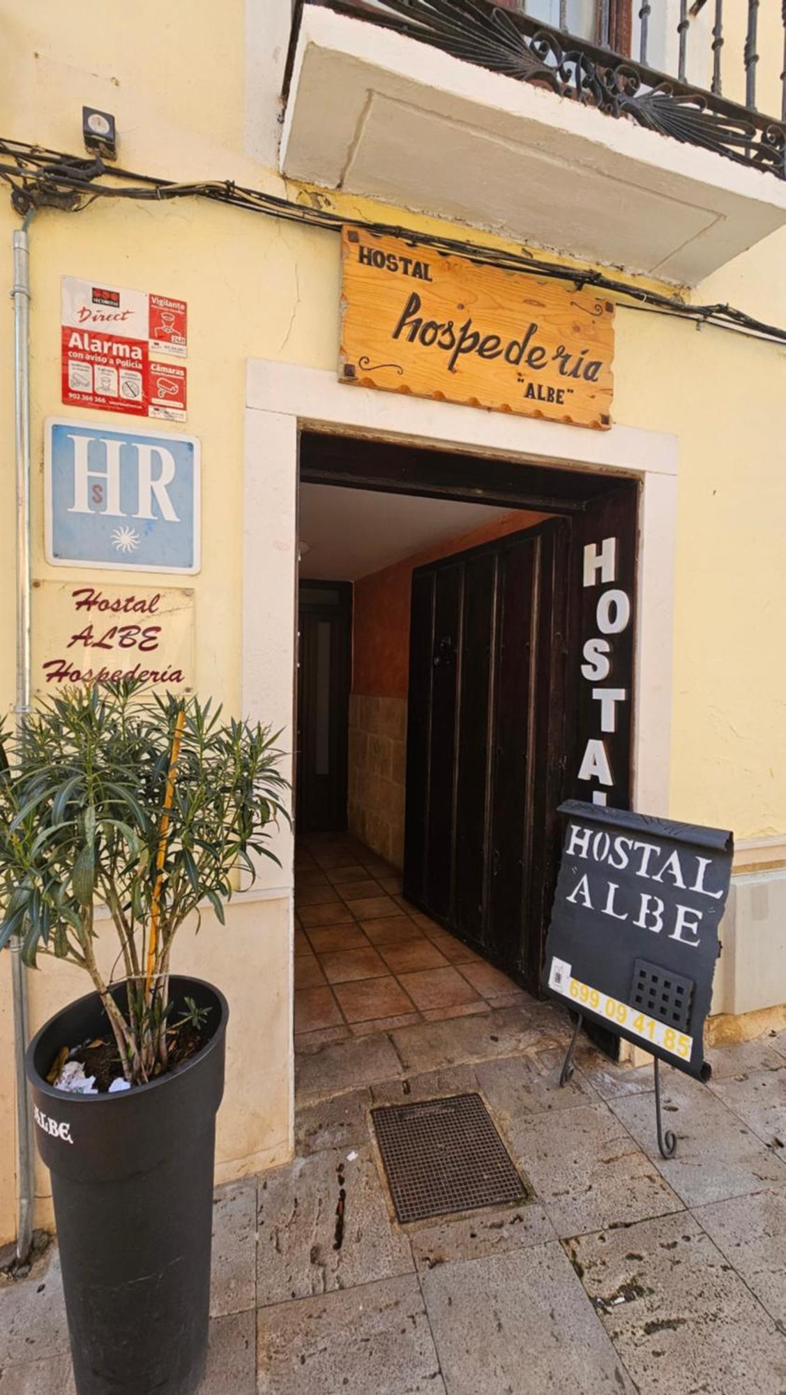Hostal Albe Карион де лос Кондес Екстериор снимка