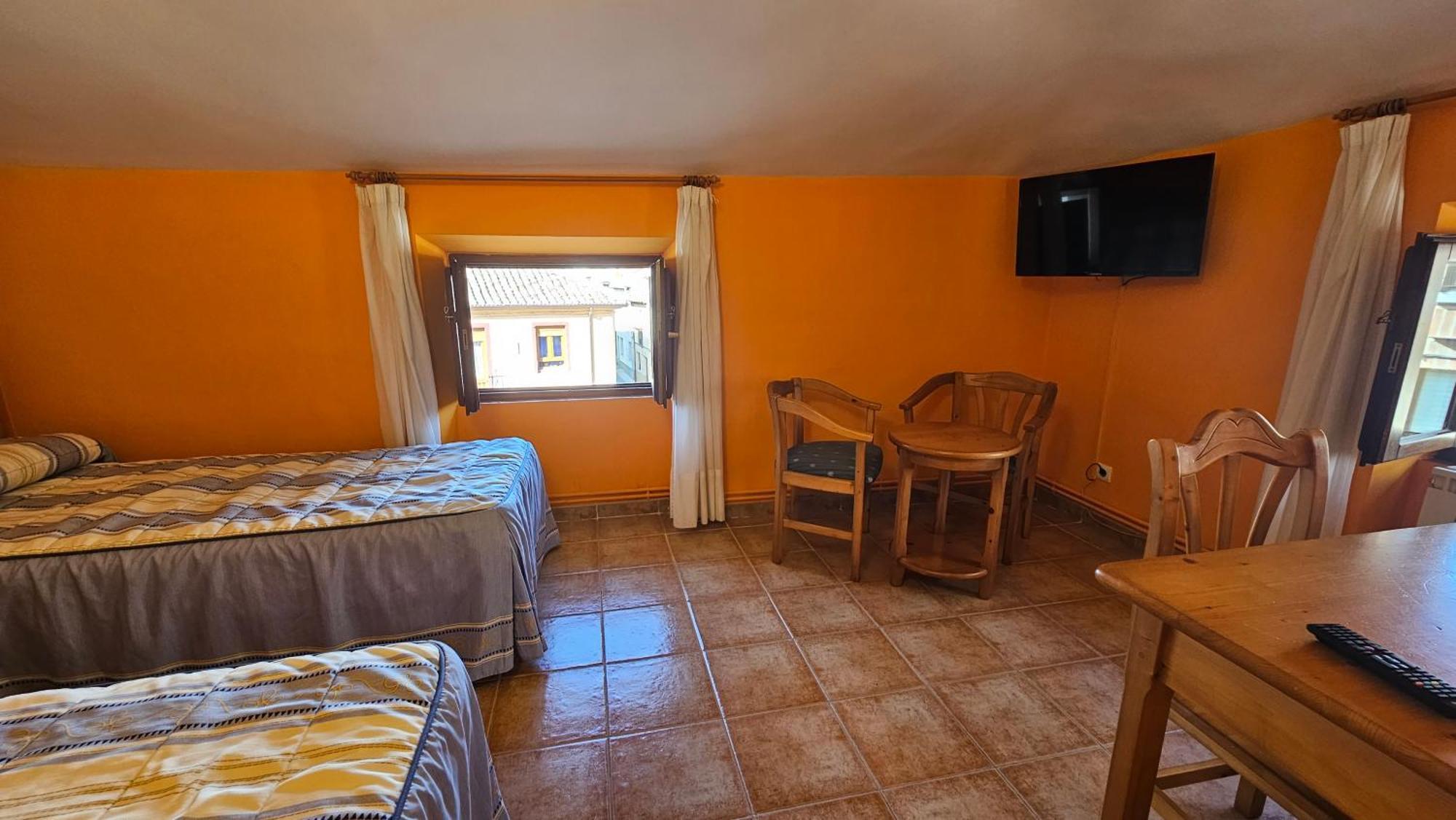 Hostal Albe Карион де лос Кондес Екстериор снимка