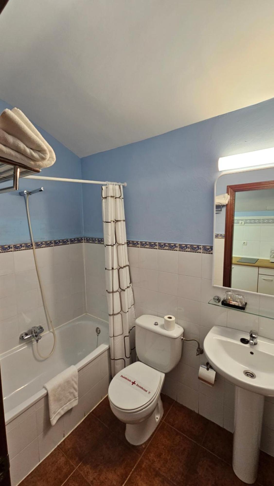 Hostal Albe Карион де лос Кондес Екстериор снимка