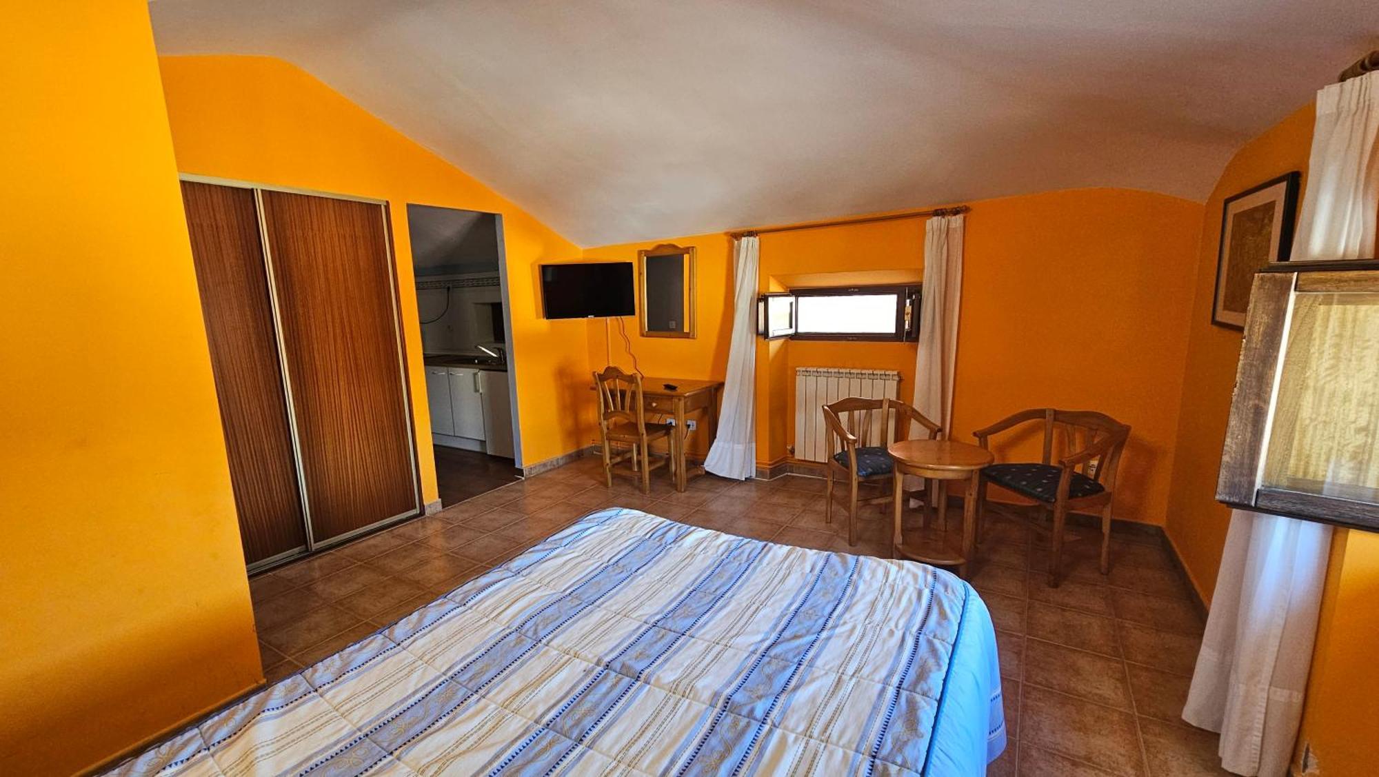 Hostal Albe Карион де лос Кондес Екстериор снимка